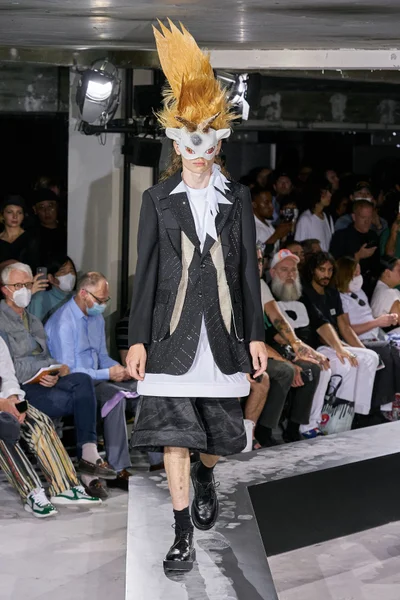 Look 32